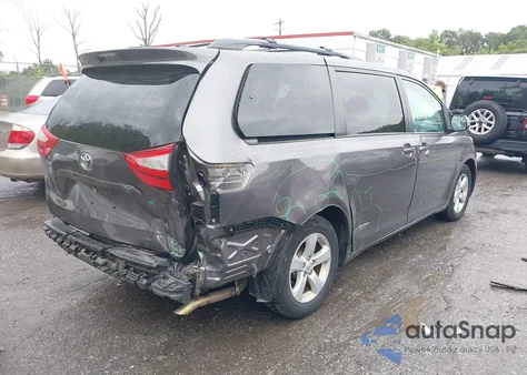 2017 Toyota Sienna Le 8 Passenger z USA, uszkodzony, nr VIN 5TDKZ3DC1HS831889